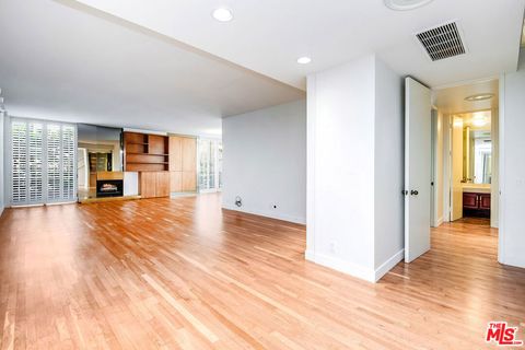 Photo of 211 S Spalding Drive #107N, Beverly Hills, CA 90212 (MLS # 25575885)