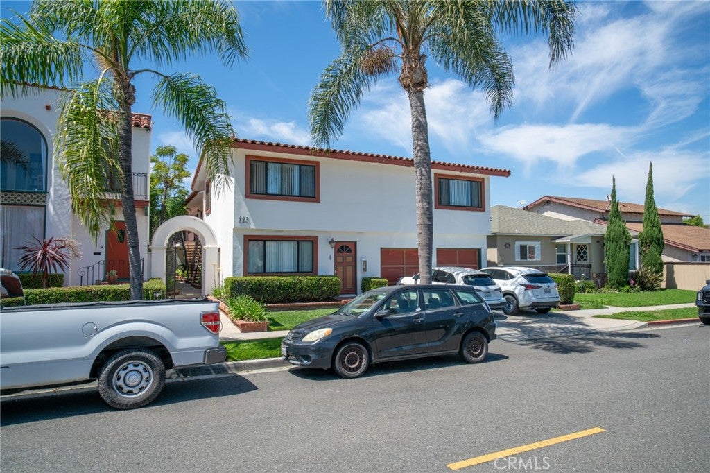 825 Roswell Avenue