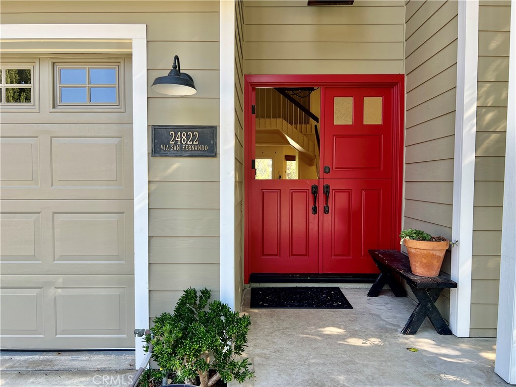 24822 Via San Fernando