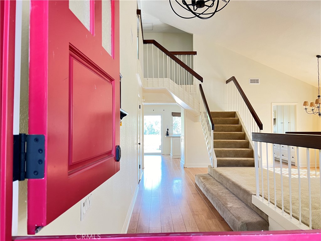 24822 Via San Fernando