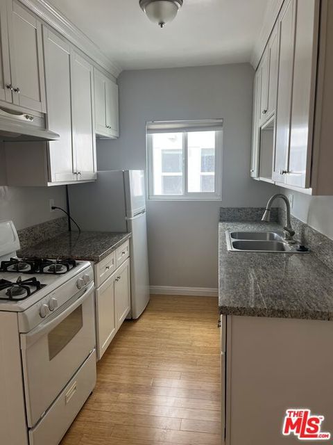 Photo of 233 N PARK VIEW Street, Los Angeles, CA 90026 (MLS # 25629839)