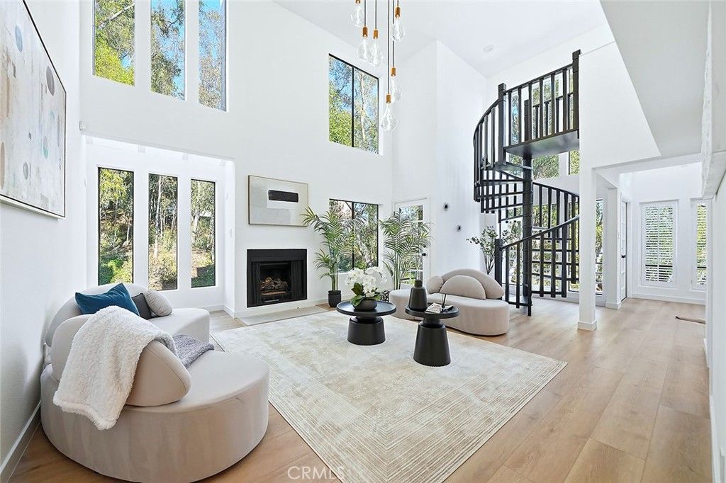 Photo of 11601 Montana Ave Ave #7, Los Angeles, CA 90049 (MLS # PW26035264)