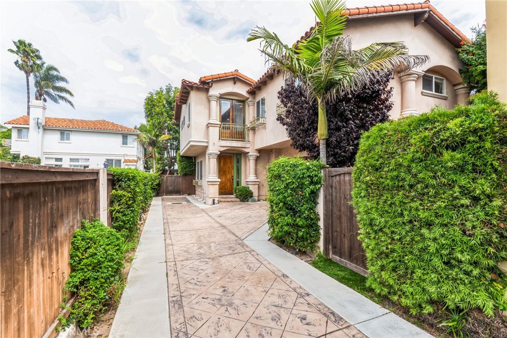 Welcome to this stunning Mediterranean rear unit detached townhome in the highly sought-after neighborhood of North Redondo Beach. Boasting 4 bedrooms and spanning an impressive 2320 square feet, this home offers the perfect blend of elegance, comfort, and modern living.
Step inside and be captivated by the interior features that make this home truly special. The master suite is a true retreat, complete with a walk-in closet, a dual-sided gas fireplace creating a cozy ambiance and seamlessly connecting the master bedroom and bathroom, and a private sitting room.
The gourmet kitchen is a chef's dream, featuring custom cabinetry, a pantry for ample storage, sleek stone countertops, and top-of-the-line stainless steel appliances. The spacious living room is a bright and open space, bathed in natural light. Crown molding adds an extra touch of elegance, while the Travertine fireplace creates a warm and inviting atmosphere. Outside, a private backyard awaits, offering a serene retreat for outdoor entertaining or peaceful relaxation. With a two-car attached garage, parking is a breeze, providing convenience and security.
Located in the heart of Redondo Beach, this home is just minutes away from the picturesque shores of Hermosa Beach. Enjoy the vibrant coastal lifestyle, with a plethora of dining, shopping, and entertainment options at your fingertips. Additionally, this property is situated within the highly acclaimed Redondo Beach Unified School District, ensuring access to exceptional educational opportunities.
Don't miss the chance to make this Mediterranean townhome your own. Schedule a showing today and experience the epitome of coastal living in North Redondo Beach.