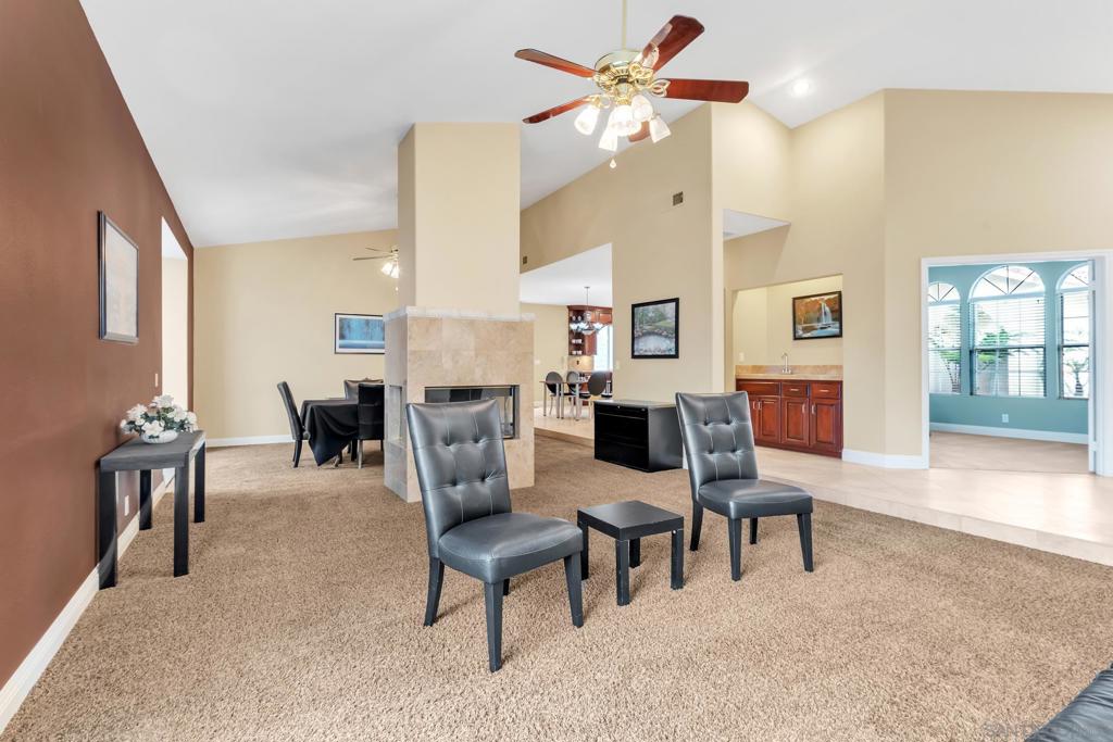 2389 Victoria Circle