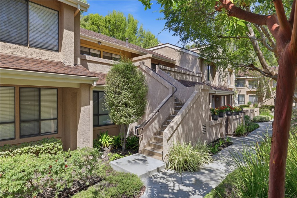 5722 E Stillwater