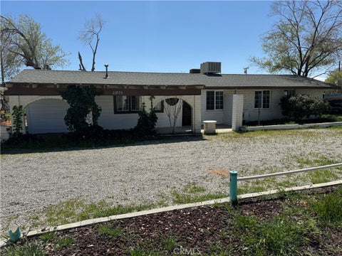 Photo of 21895 Biloxi Road, Apple Valley, CA 92307 (MLS # HD26166520)
