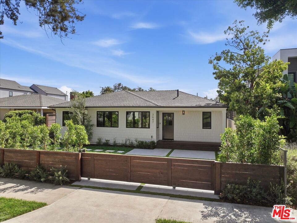 3647 Barry Avenue