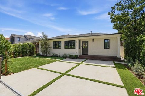 Photo of 3647 Barry Avenue, Los Angeles, CA 90066 (MLS # 26834041)
