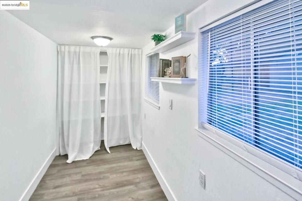 OAKLEY - Residential