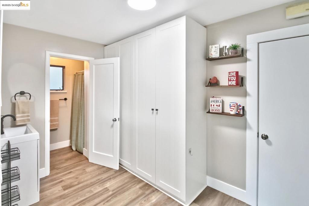 OAKLEY - Residential