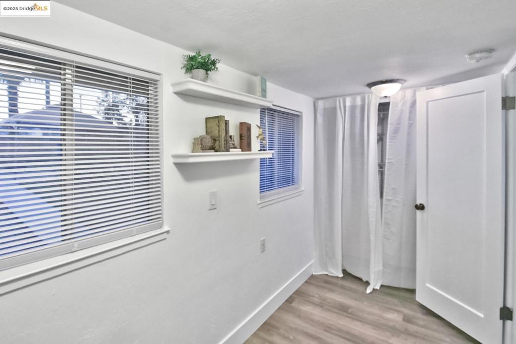 OAKLEY - Residential