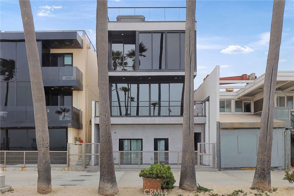 Photo of 3011 Ocean Front Walk Walk, Venice, CA 90291 (MLS # SR24211716)