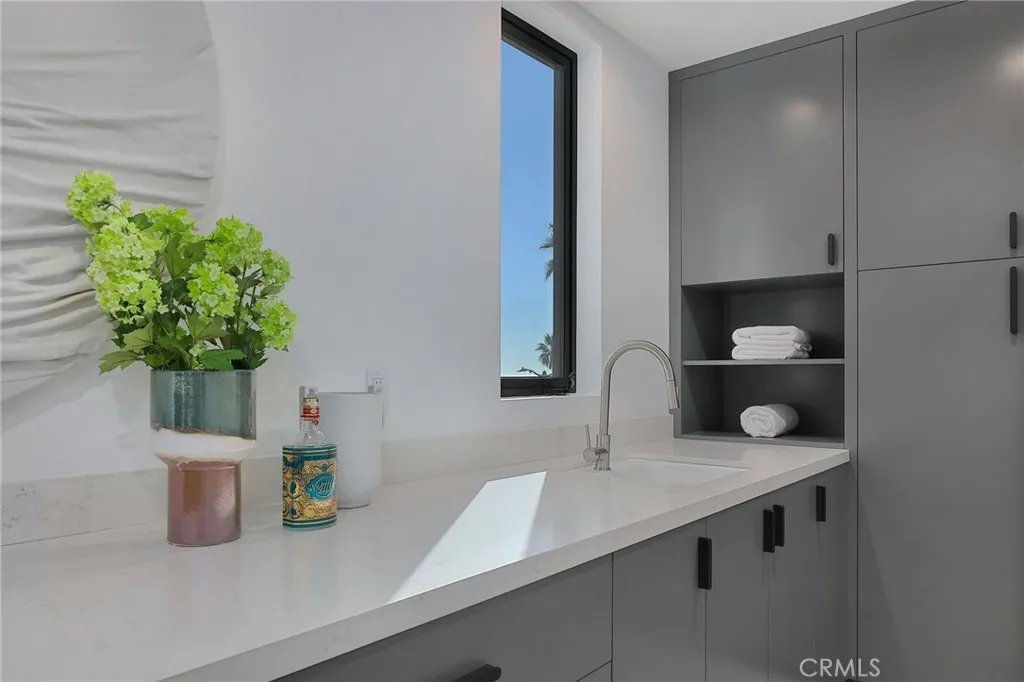 Venice, California 90291, United States, 4 Bedrooms Bedrooms, ,6 BathroomsBathrooms,Residential,Active,16719