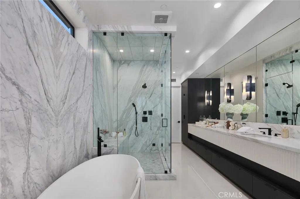 Venice, California 90291, United States, 4 Bedrooms Bedrooms, ,6 BathroomsBathrooms,Residential,Active,16719