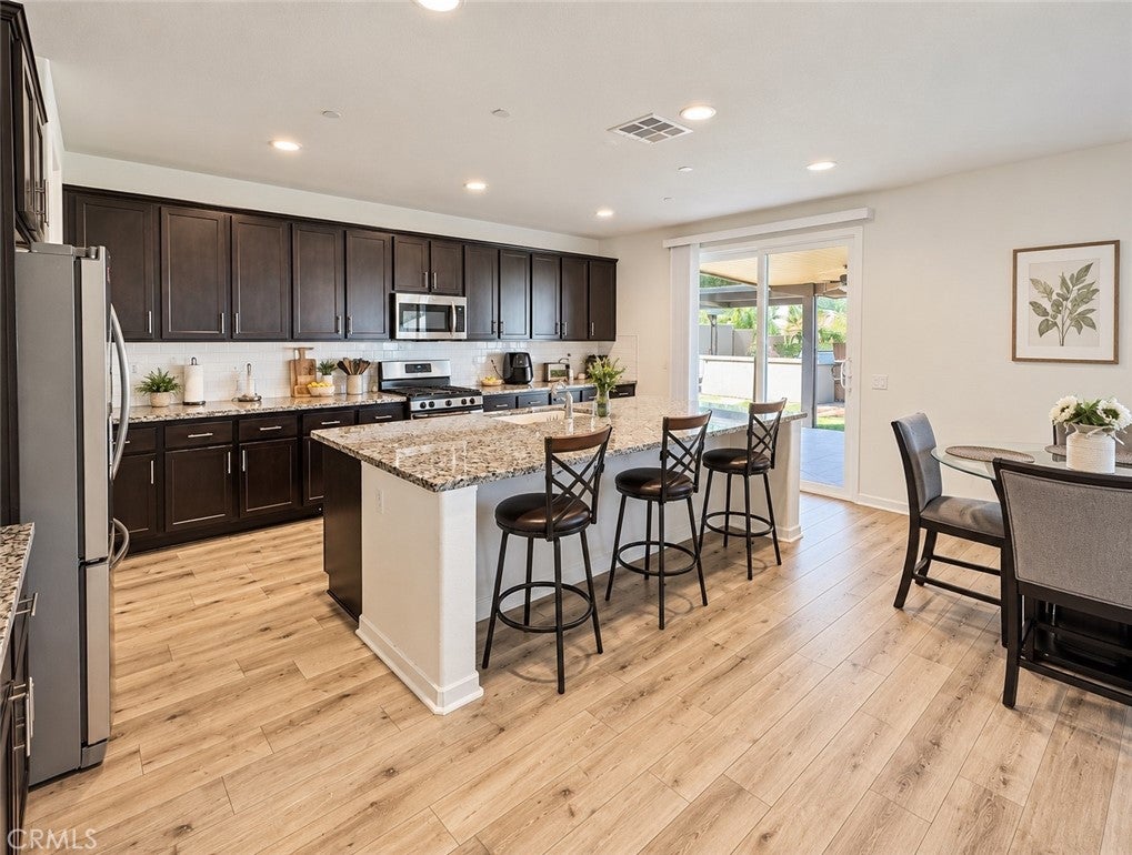 Properties 2 27366 Arabian Court