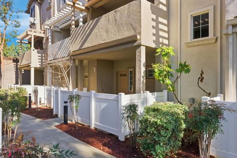 Photo of 727 Northrup Street, San Jose, CA 95126 (MLS # ML82034064)