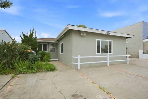 Photo of 12815 S San Pedro Street, Los Angeles, CA 90061 (MLS # OC25277709)