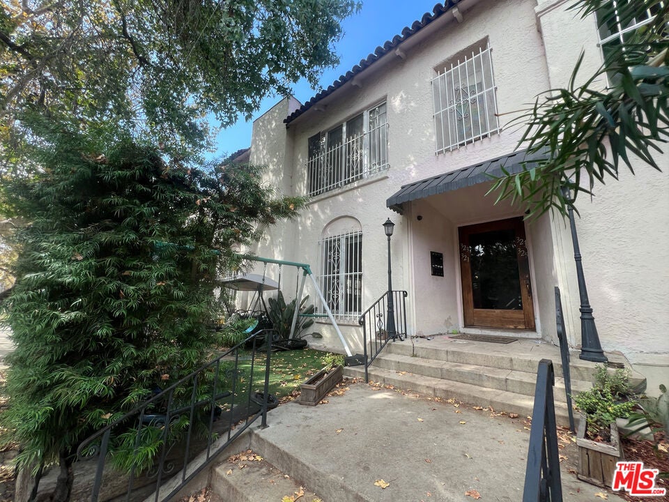 321 N Sycamore Avenue