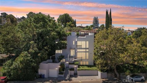 Photo of 13424 Contour, Sherman Oaks, CA 91423 (MLS # DW26014322)