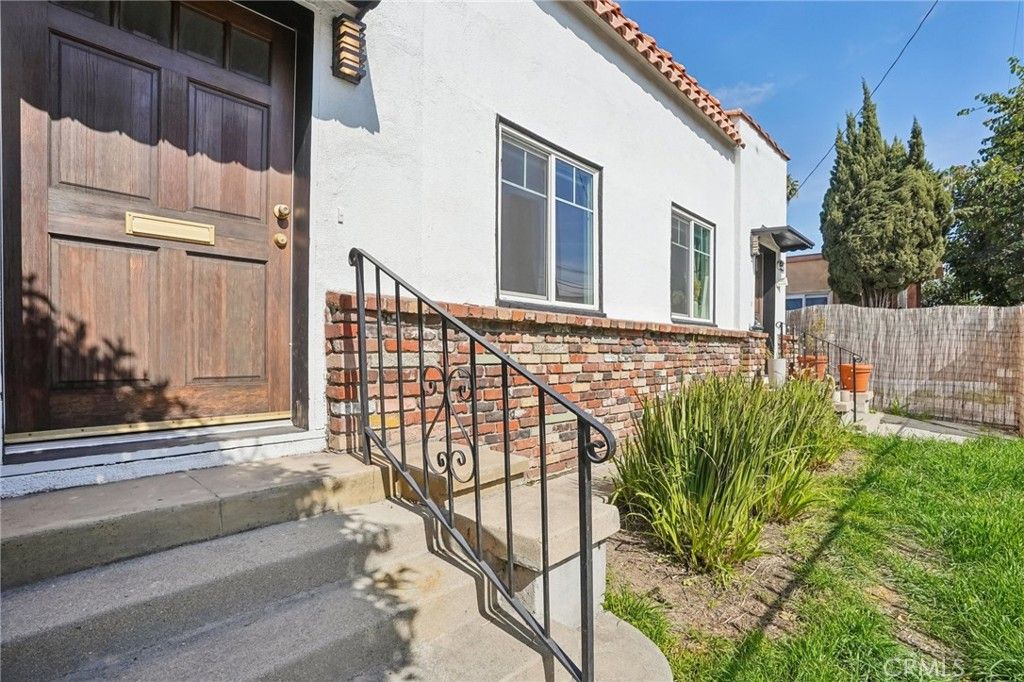 Photo of 5347 Fountain Avenue, Los Angeles, CA 90029 (MLS # OC26064188)