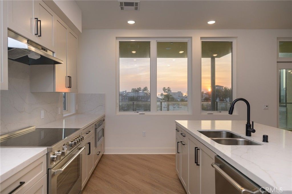 Photo of 414 Main St #400, Huntington Beach, CA 92648 (MLS # OC25182568)