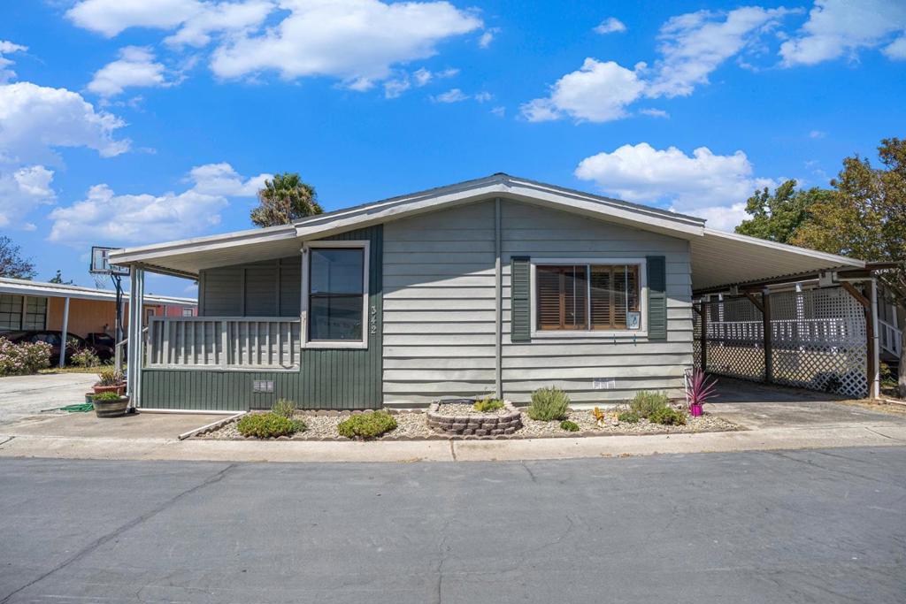 Spacious triple-wide manufactured home located in an all-age community. Built in 1982 and situated on a double lot, this 3-bedroom, 2-bath home features a carport and a two-car driveway. Recent roof repairs completed approximately two years ago. Interior features include high ceilings, slate-look flooring, granite-look countertops, and stainless steel appliances. Additional highlights include an indoor laundry room, storage shed, and guest parking. The community offers a pool, clubhouse, and RV/boat storage for an additional monthly fee. Buyer to verify the size of the unit and lot.