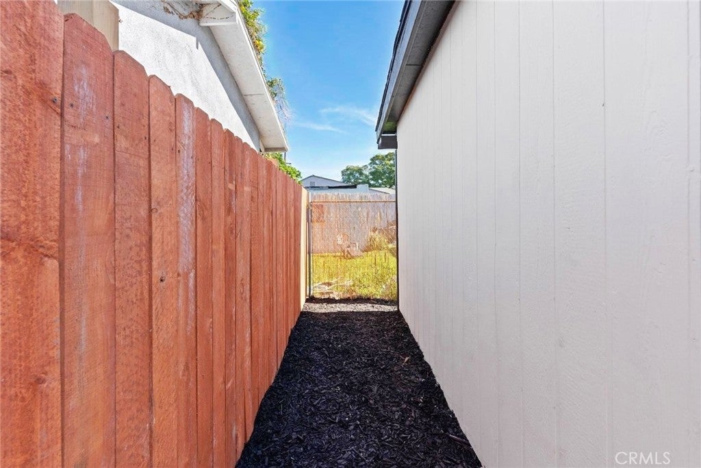 1619 W 68th St, Los Angeles CA 90047