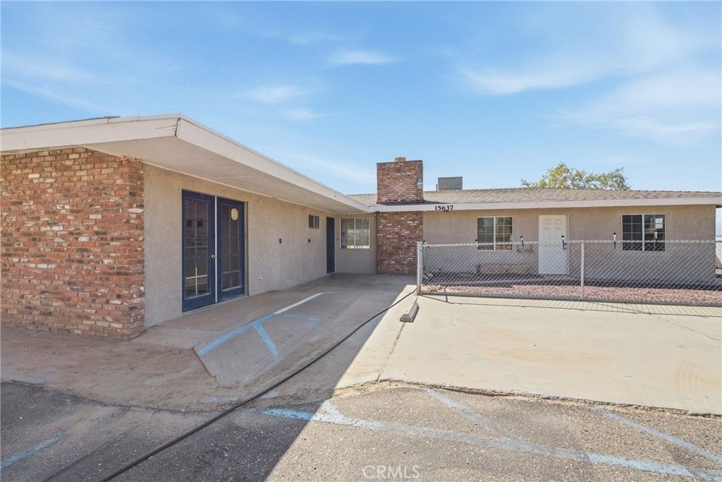 Photo of 15637 Tuscola Rd, Apple Valley, CA 92307 (MLS # IG26047678)