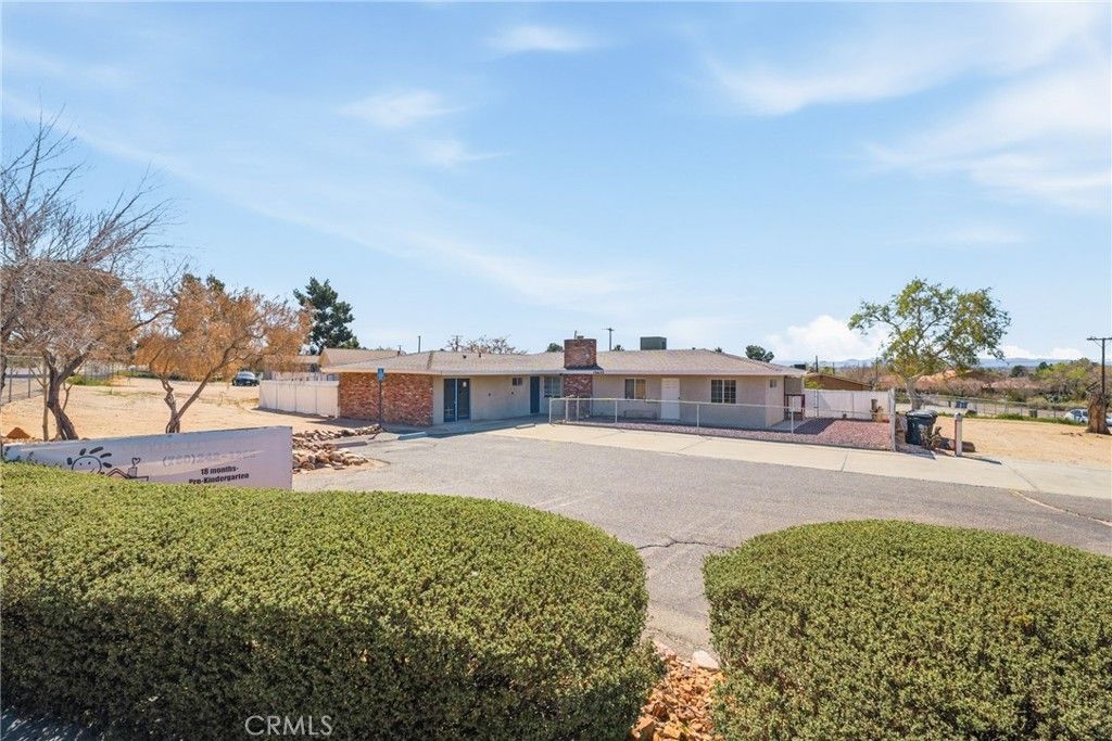 Photo of 15637 Tuscola Rd, Apple Valley, CA 92307 (MLS # IG26047678)
