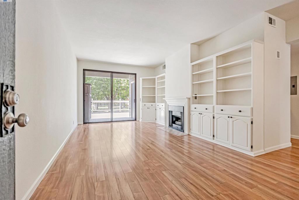 36996 Meadowbrook Cmn 104