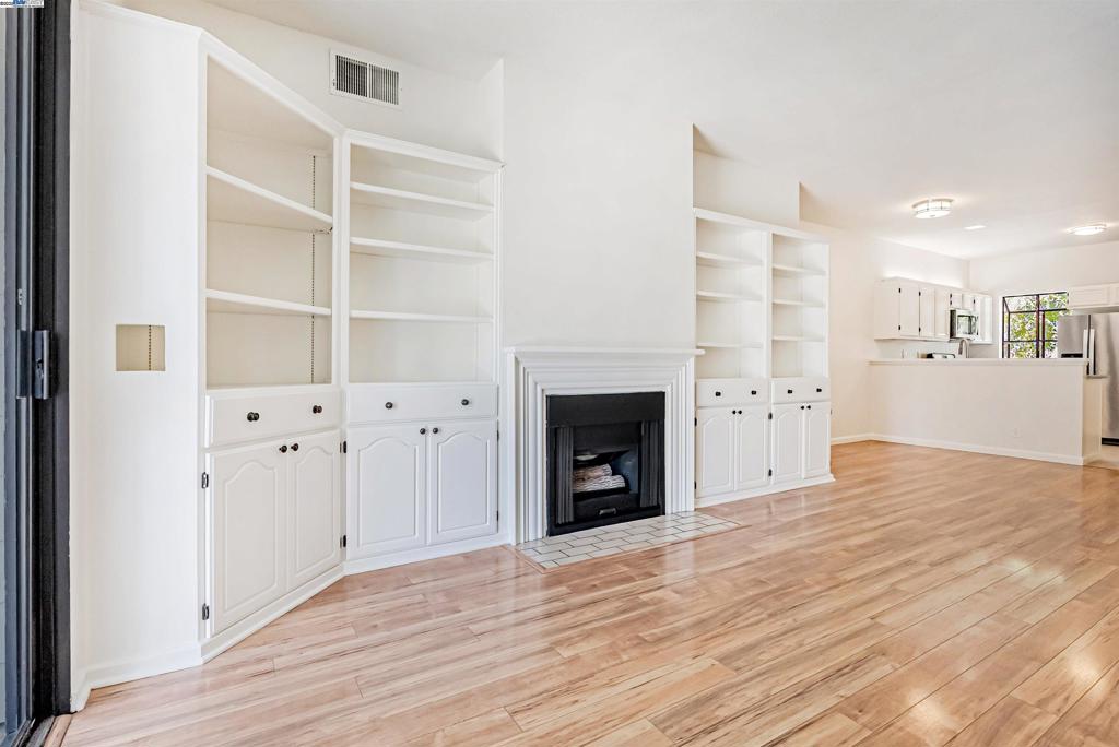 36996 Meadowbrook Cmn 104