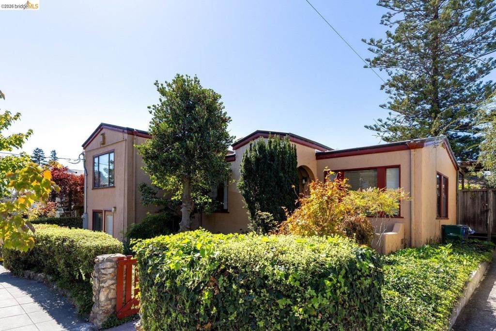 902 Carmel Ave