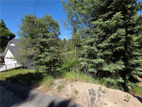 Photo of 0 Shenandoah Drive, Lake Arrowhead, CA 92352 (MLS # IG26120379)