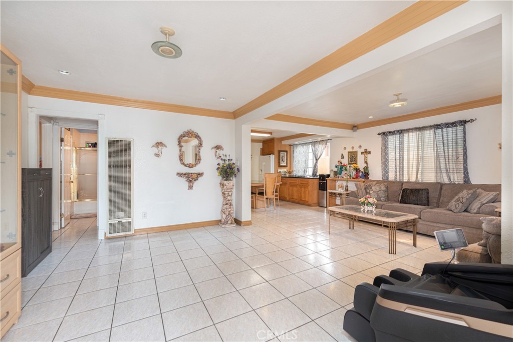 22522 Catskill Ave