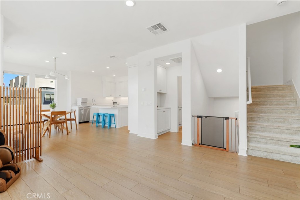 1643 W Lincoln Avenue 102