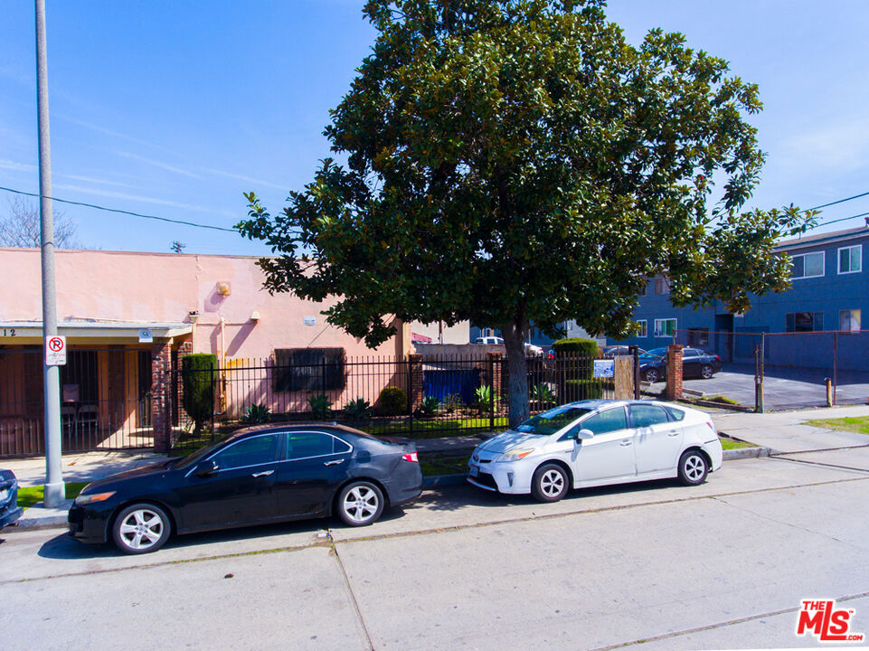 7112 S Victoria Avenue