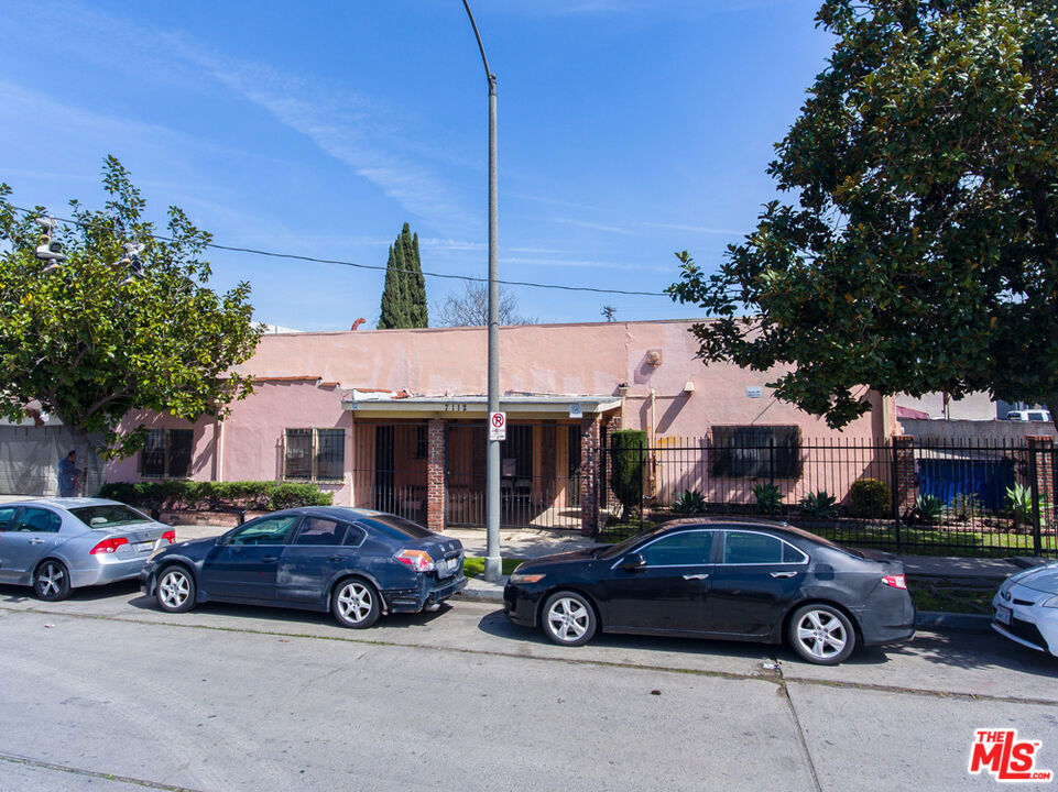 7112 S Victoria Avenue