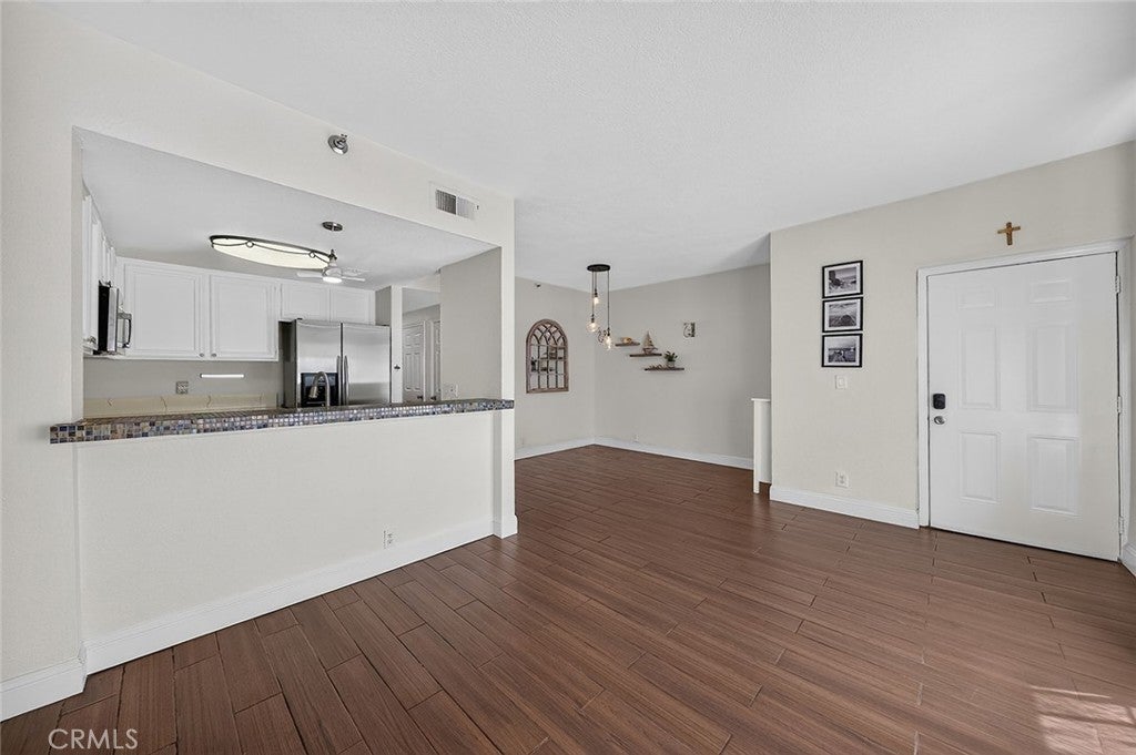720 W 4th 318