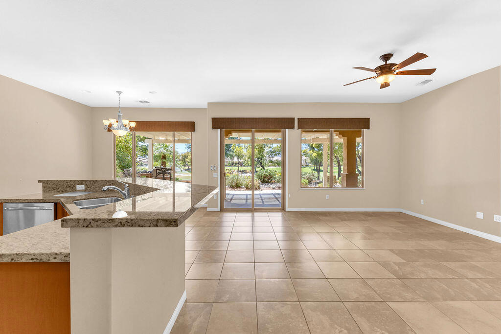 81183 Avenida Tres Lagunas