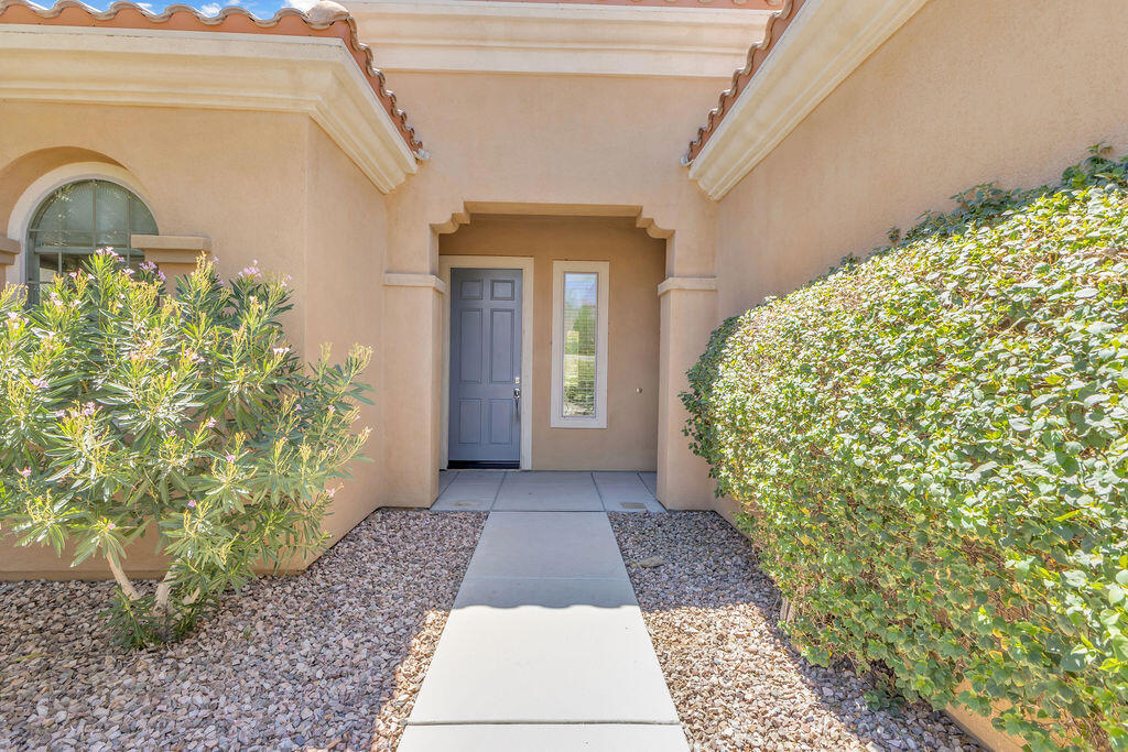 81183 Avenida Tres Lagunas