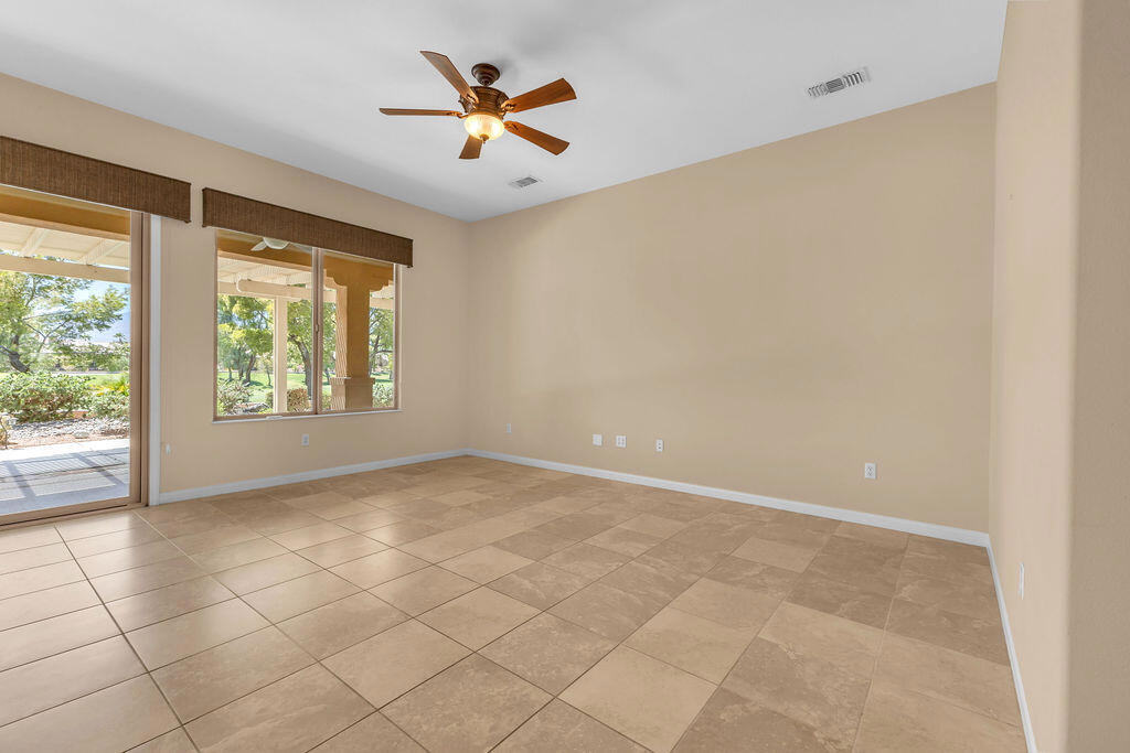 81183 Avenida Tres Lagunas