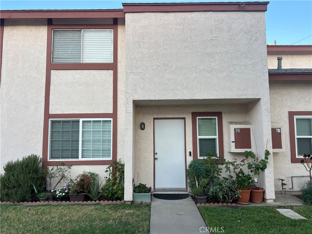 Welcome Home!
Discover this spacious 3-bedroom, 2.5 baths condo in the heart of Rialto. The home has been well maintained and features laminate flooring in the bedroom and stairs, giving it a fresh and modern feel. Enjoy the convenience of a 2- car garage with direct access to your home, plus a charming patio perfect for relaxing or entertaining. The condo also includes appliances, making it move-in Ready.