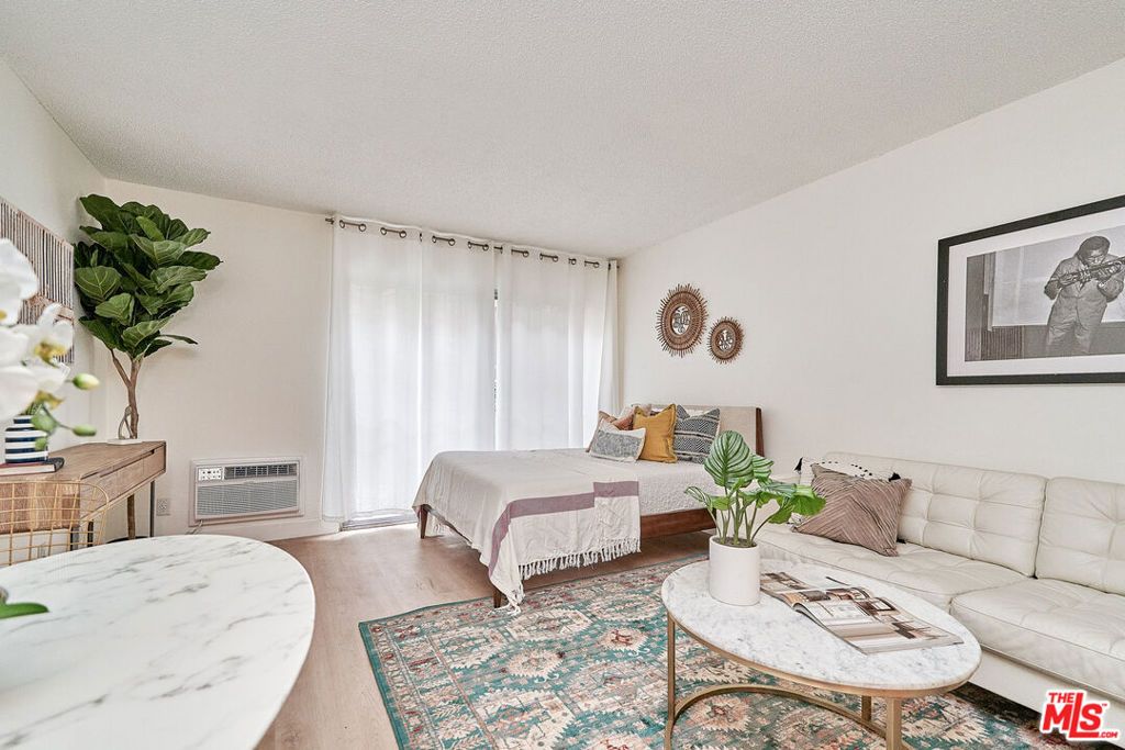 Photo of 320 S Ardmore Avenue #120, Los Angeles, CA 90020 (MLS # 25616313)