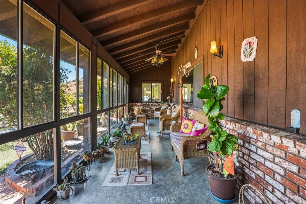1661 Twin Butte