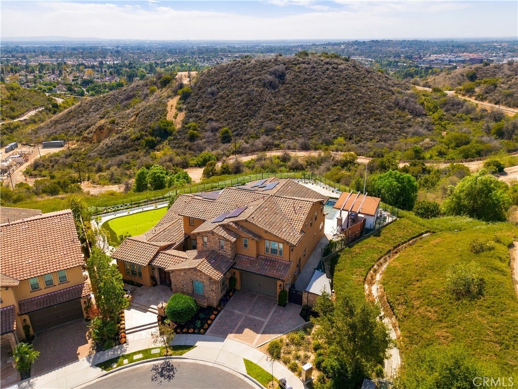 2252 E Rosecrans Court