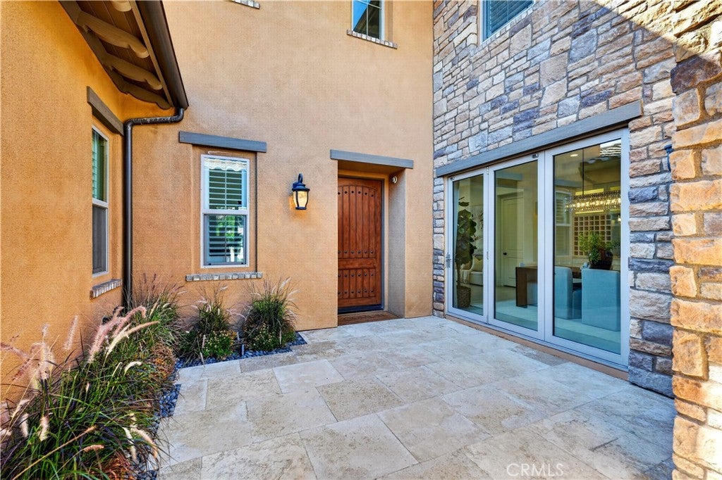 2252 E Rosecrans Court