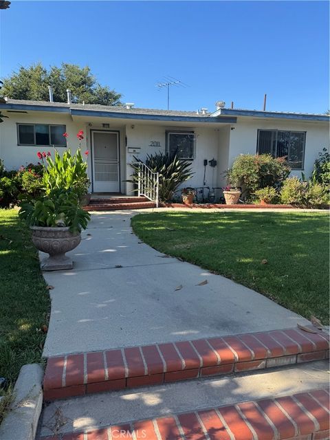 Photo of 2011 E Orange Grove AVE, Orange, CA 92867 (MLS # NP26107068)