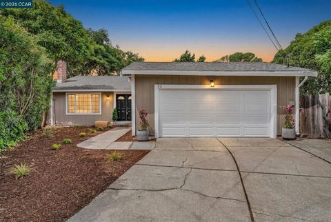Photo of 32 Yale Ct Ct, San Ramon, CA 94583 (MLS # 41131109)