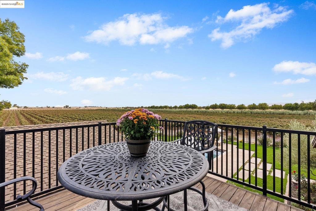 DISCOVERY  BAY - Residential