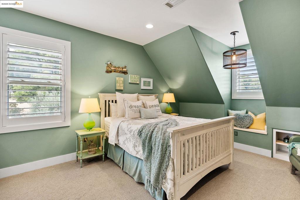 DISCOVERY  BAY - Residential